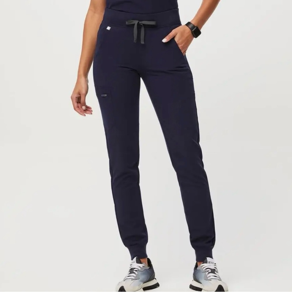 Figs Women's Zamora Navy Jogger Scrub Pants